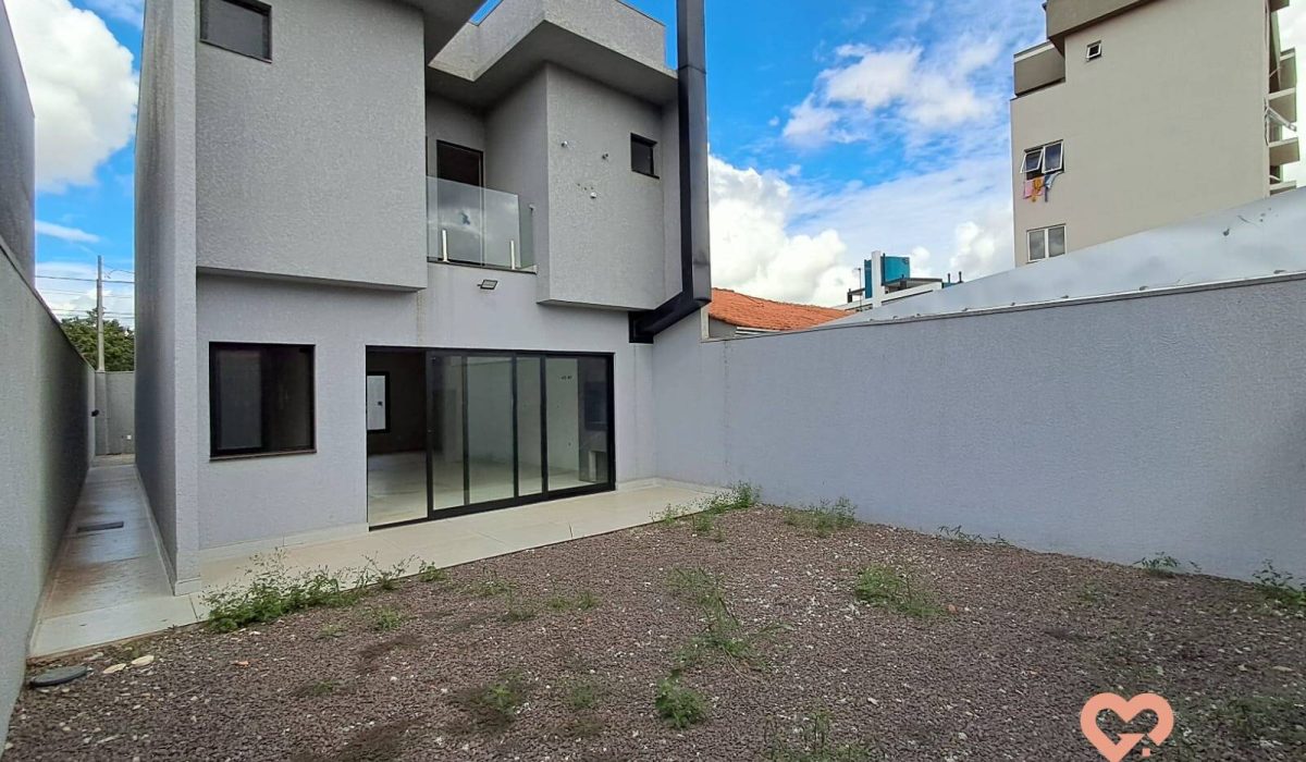 sobrado-com-3-suites-bairro-coqueiral-cascavel-pr (5)